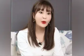 前央视主持人丁克15年后，在41岁坚持生下孩子，只为“养儿防老”图片