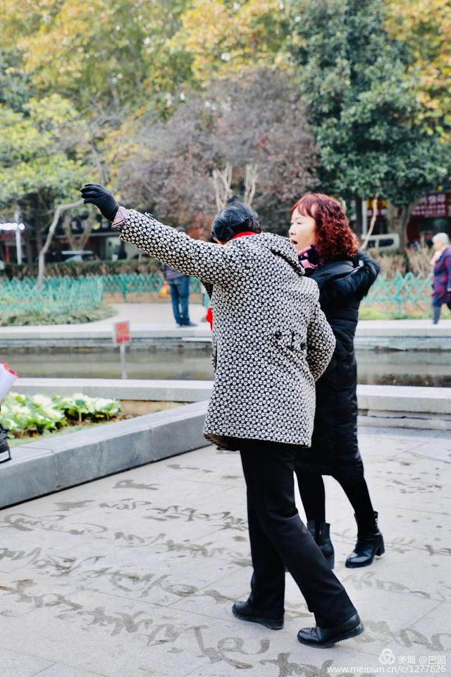 高手在民间，演出自娱自乐，洛阳周王城广场民间曲艺乐园