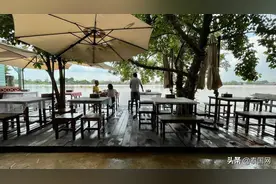 吃火锅看海？强降雨让泰国这家“乘风破浪”火锅店火了图片