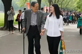 97岁杨振宁同意妻子改嫁，遗产都给了谁？翁帆潸然泪下！图片