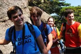 法国人：中国人真有钱！大家都有“奢侈品”，中国人：家里一大堆图片