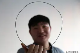 95后妻子拿100元哄丈夫玩套圈，丈夫套中11个奖，奖品全是干家务图片