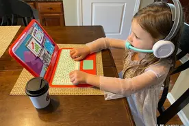 儿童玩具模拟“在家工作”情景　家长反应两极图片