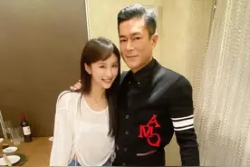 13年搬家10次！古天乐力捧女星晒新豪宅内景，满墙名牌包太奢华图片