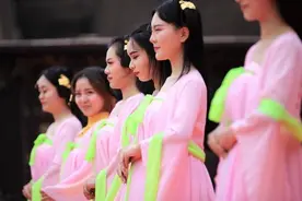 横店20万群演现状：美女“遍地都是”，却为何成了懒汉的天堂？图片