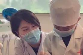 小小牙医体验活动 | 爸爸妈妈，在亮贝美口腔医院，我圆了"小牙医梦"图片