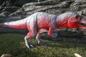 落地秒杀泰坦龙，《方舟：生存进化》手游南方巨兽龙神勇无敌图片