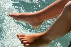 我是一条游泳的鱼，在梦里，少年的我时时在那个池塘里游弋着图片