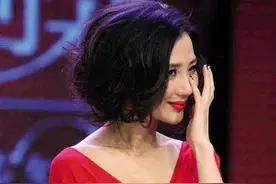 曾因三段爱情身心重创，不得已暂退娱乐圈，再归来时太飒了图片