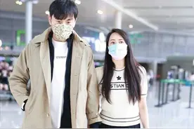 真佩服伊能静，53岁打扮像小姑娘，百褶裙配长靴年轻20岁图片