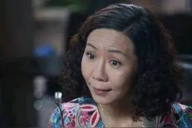其貌不扬的杨青和许晴是同学，却嫁给了德国大亨，今生活幸福美满图片