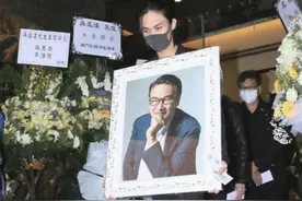 香港巨星丧礼的扶灵人：谢霆锋为梅艳芳捧遗像，刘德华扶灵过两次图片