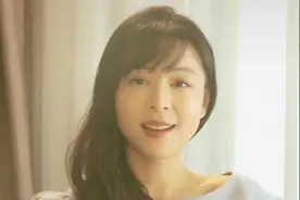 40岁张静初罕露面，皮肤紧致似少女，斜刘海显年轻，还撞脸张庭图片