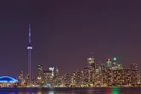 是多伦多的标志性建筑，也是世界第二高的通讯塔图片