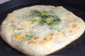 韭菜馅饼新做法，不揉面不擀面，筷子一搅，两手一拍，皮薄馅足图片