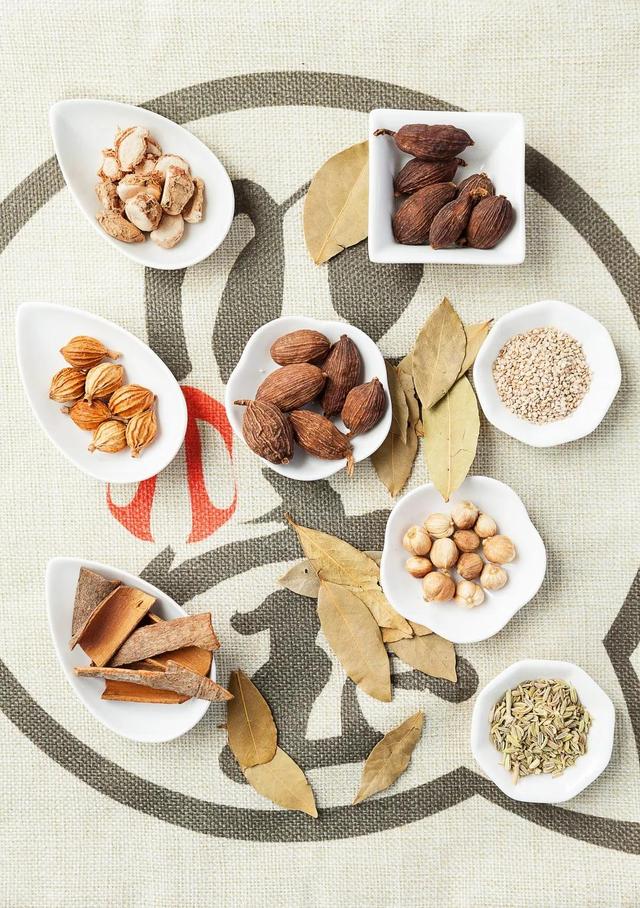 跷脚牛肉：乐山人的市井和江湖