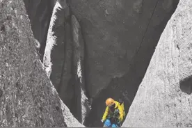 新疆登山运动管理中心勘察阿图什天门景区图片