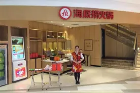 海底捞女厕的英文标语，老外一脸懵逼图片