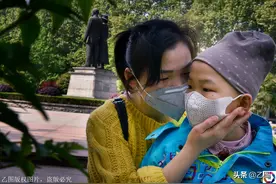 老公情绪失控对我拳脚相加，女儿吓哭了，我很痛但不会怨恨他图片