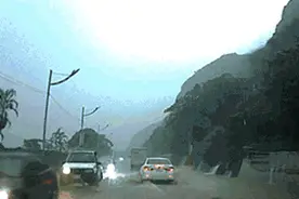 开车时遇到滑坡崩塌怎么办？图片