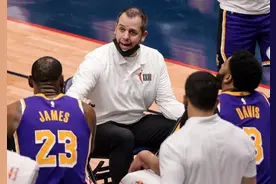 两杯毒药湖人队必须选一杯，很明显目前来看湖人队的选择是明智的图片