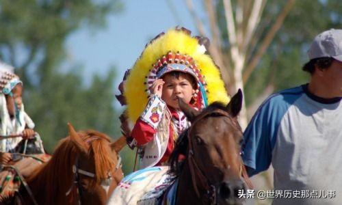 华丽的羽冠，勇士的王冠：一顶印第安人帽子背后的荣耀与尊严