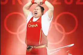 奥运举重冠军李雯雯：奶奶问金牌是纯金的吗？想拿金牌打一副手镯图片