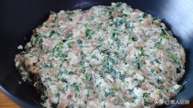 天冷爱吃这道菜，教你马蹄猪肉丸子的做法，猪肉肥瘦选择有小窍门