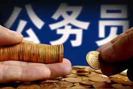 最美的不是下雨天，而是儿子考上了公务员图片