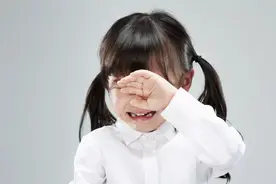 会说“不”的孩子心理更成熟，培养孩子原则观念，告别讨好型人格图片