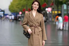 看街拍 识包包：苏杭美女都背什么包？图片