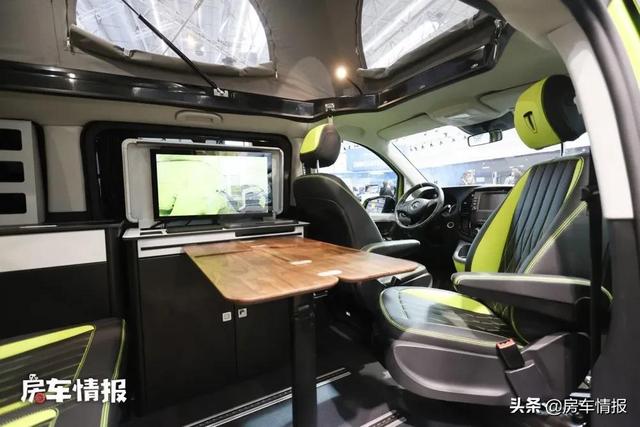 运动范儿的奔驰房车，配2.0T带可移动厨房能住4人，只要40多万？