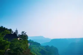 恩施小山村，至今保留“人墓同住”的怪异习俗图片