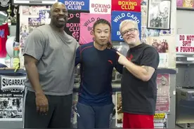 武功再高也怕菜刀，拳王移民美国说爱这里的空气。遇歹徒缝十几针图片