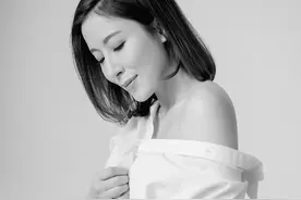 杨怡晒大肚写真，宣布怀BB女：我的小公主，同老公罗仲谦十分恩爱图片