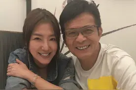 黄日华和小7岁女星传出恋情，女儿澄清父亲绯闻，力证父母感情好图片