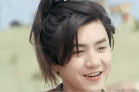 小鱼儿的扮演者，21岁的年轻演员陈哲远图片
