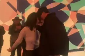 王传君庆生现场当众吻齐溪！绯闻情侣疑官宣，曾多次被拍同进同出图片