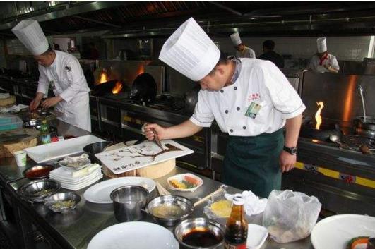 2019年职业技能鉴定中式烹调师初级安全生产模拟考试题库及答案七