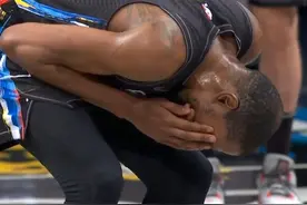 杜兰特遭肘击！篮网怒了，纳什提出挑战，成功改判，恶人被驱逐图片