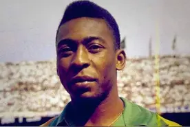 1958年世界杯，是巴西足球队最具标志性的球衣正式诞生的时刻图片