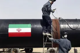 面对美国的霸权，伊朗石油4块一桶无人敢买，中国成最大受益者图片