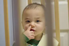 孩子爱“抠鼻子”是好还是坏？专家：这3点，父母要知晓图片