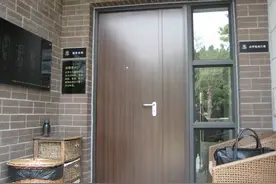 交房时，开发商配的防盗门要不要换？如果要，防盗门应该怎么选？图片