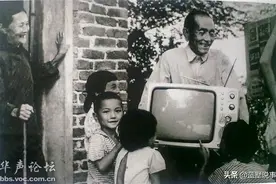 八十年代中国发生了哪些变化？湖南老农买了全县第一台黑白电视机图片