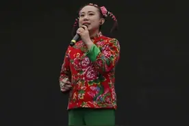 丫蛋：22岁靠《不差钱》一夜爆红，33岁时却无人问津图片