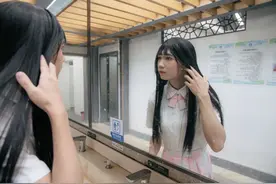 穿女装的“三和大神”图片