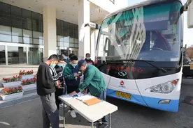 600多人撸袖献血，沈阳地铁青年真“硬核”图片