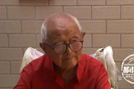 难得！百岁老人一家出60名大学生，曾孙考上清华复旦图片