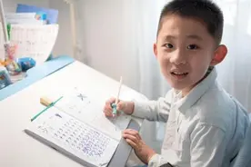 "到底错哪了？"小学生"1.2+6.8=8"被老师打叉，家长不满结果质问图片